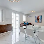 Stylish 2br In St Julians سانت جوليان