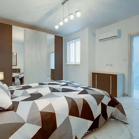 Stylish 2br In St Julians * San Julián